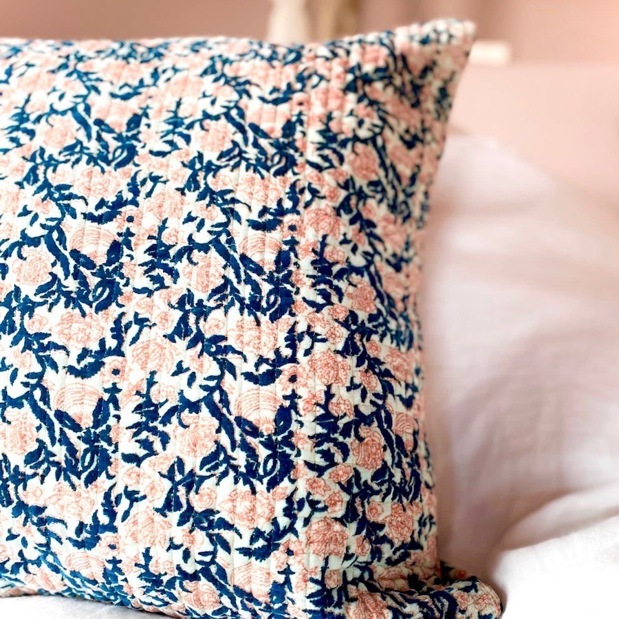 Apaches - Housse de coussin carrée "Tarun" - Motif mirabelle en fil doré