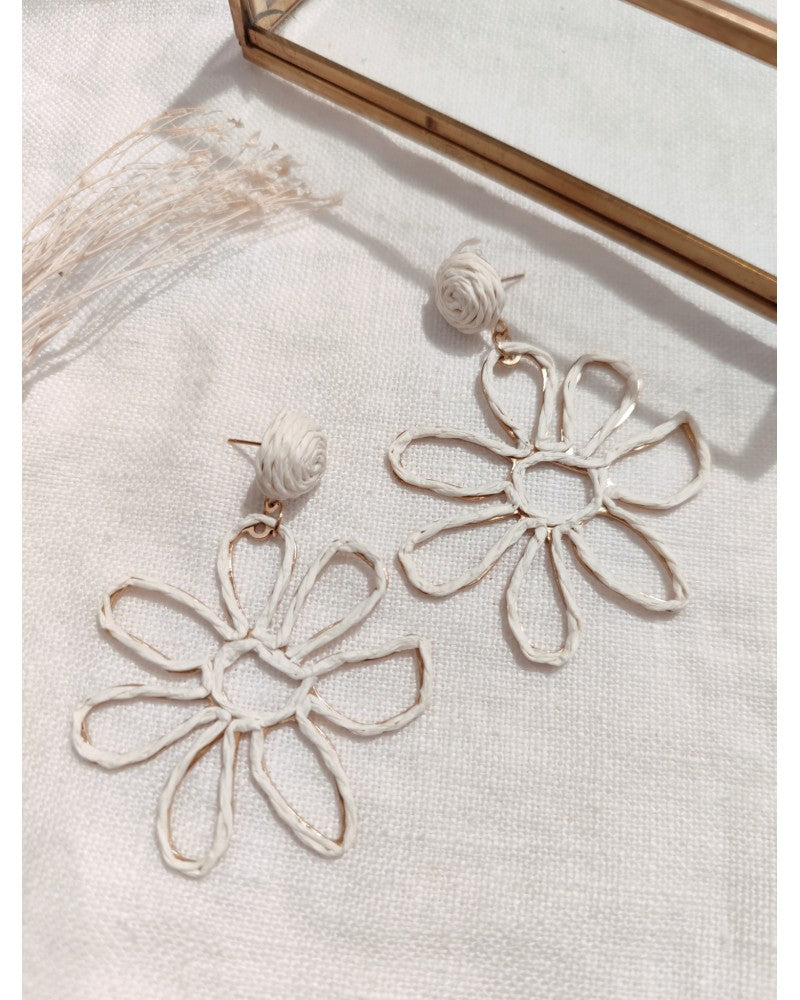 Milë Mila - Boucle d'oreille raphia fleur blanc doré