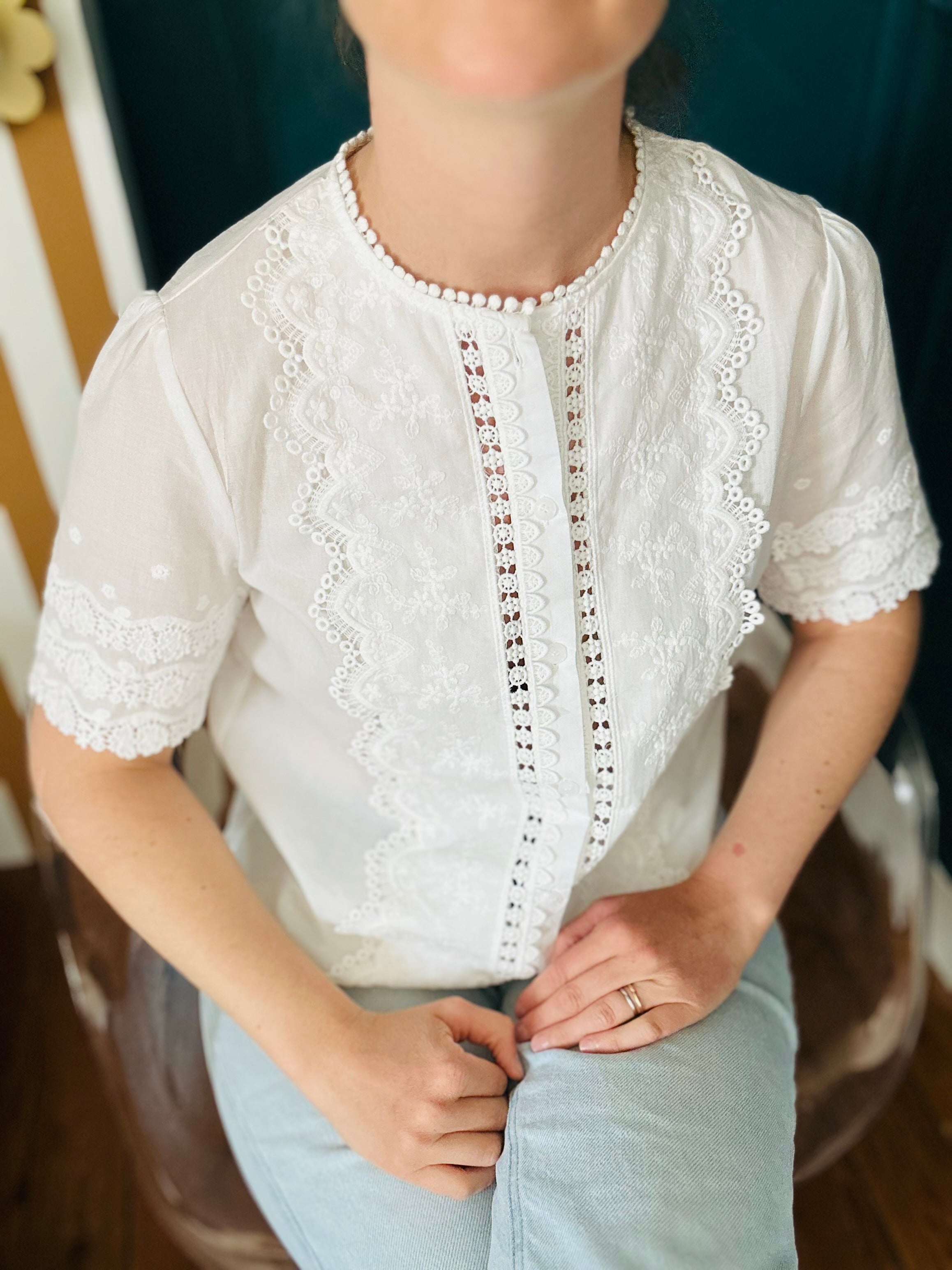 Blouse en broderies anglaises blanche