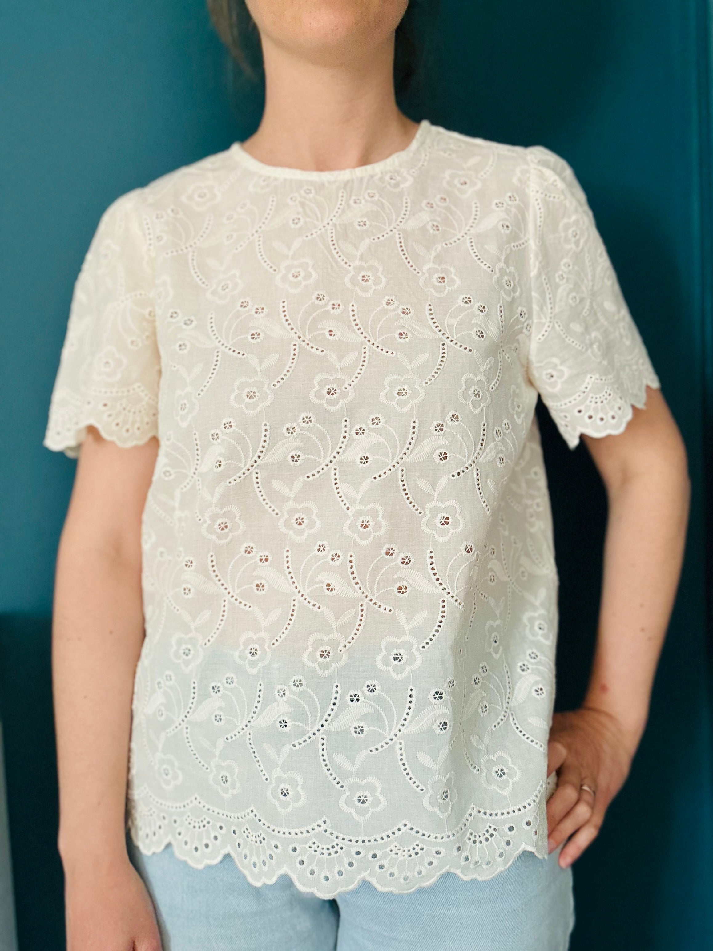 Blouse en broderies anglaises beige