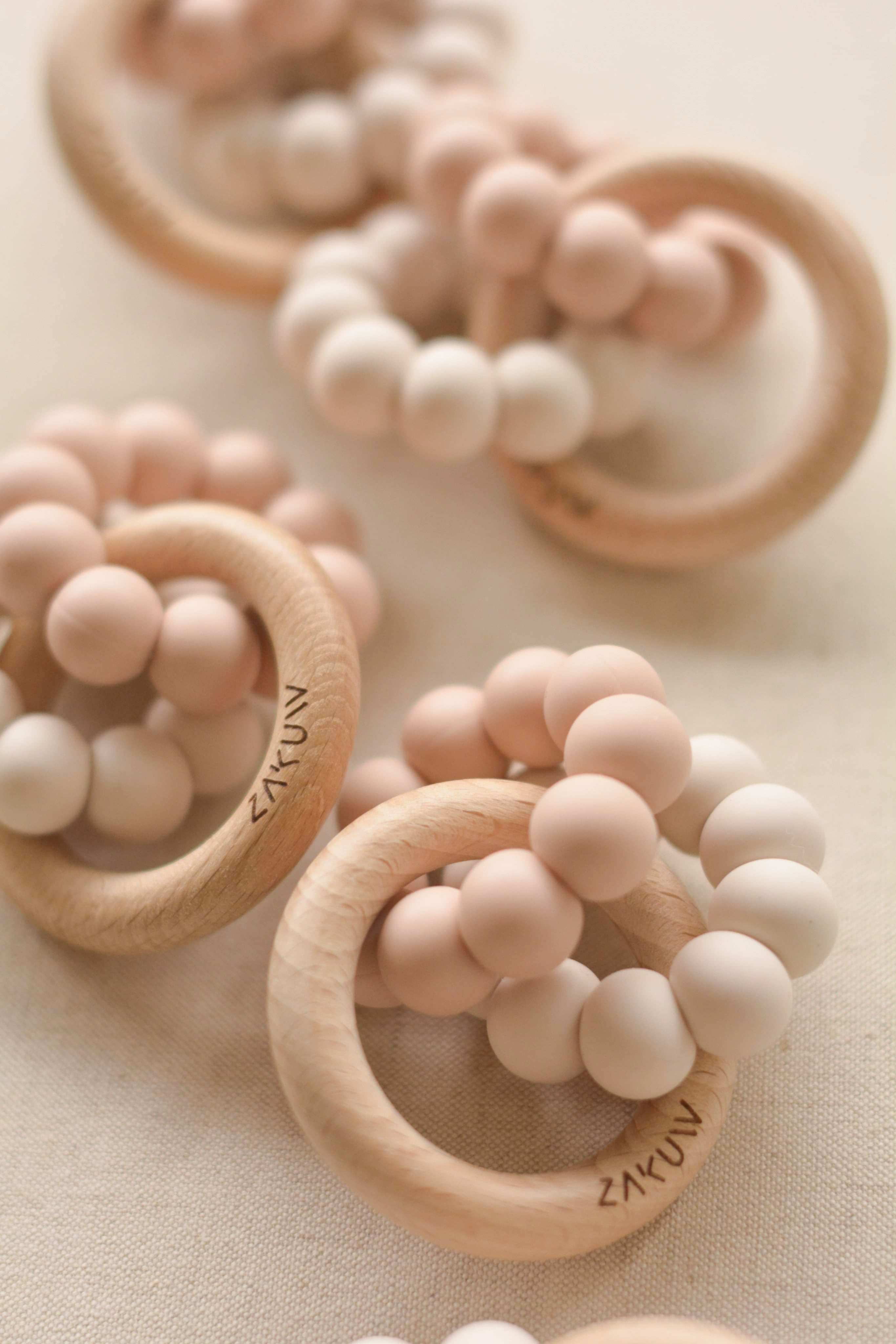 Zakuw - Anneau de dentition bébé - Sedna - Bois et silicone alimentaire - Floraison - Rose