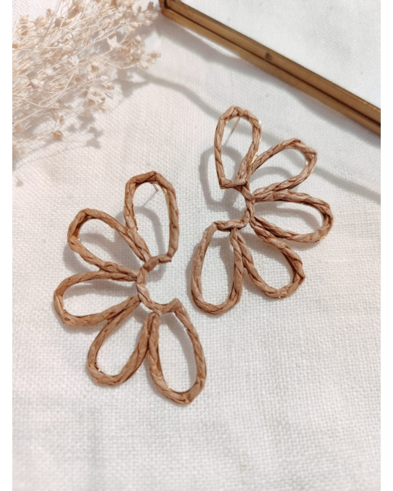 Milë Mila - Boucles d'oreilles Fleur Raphia Camel