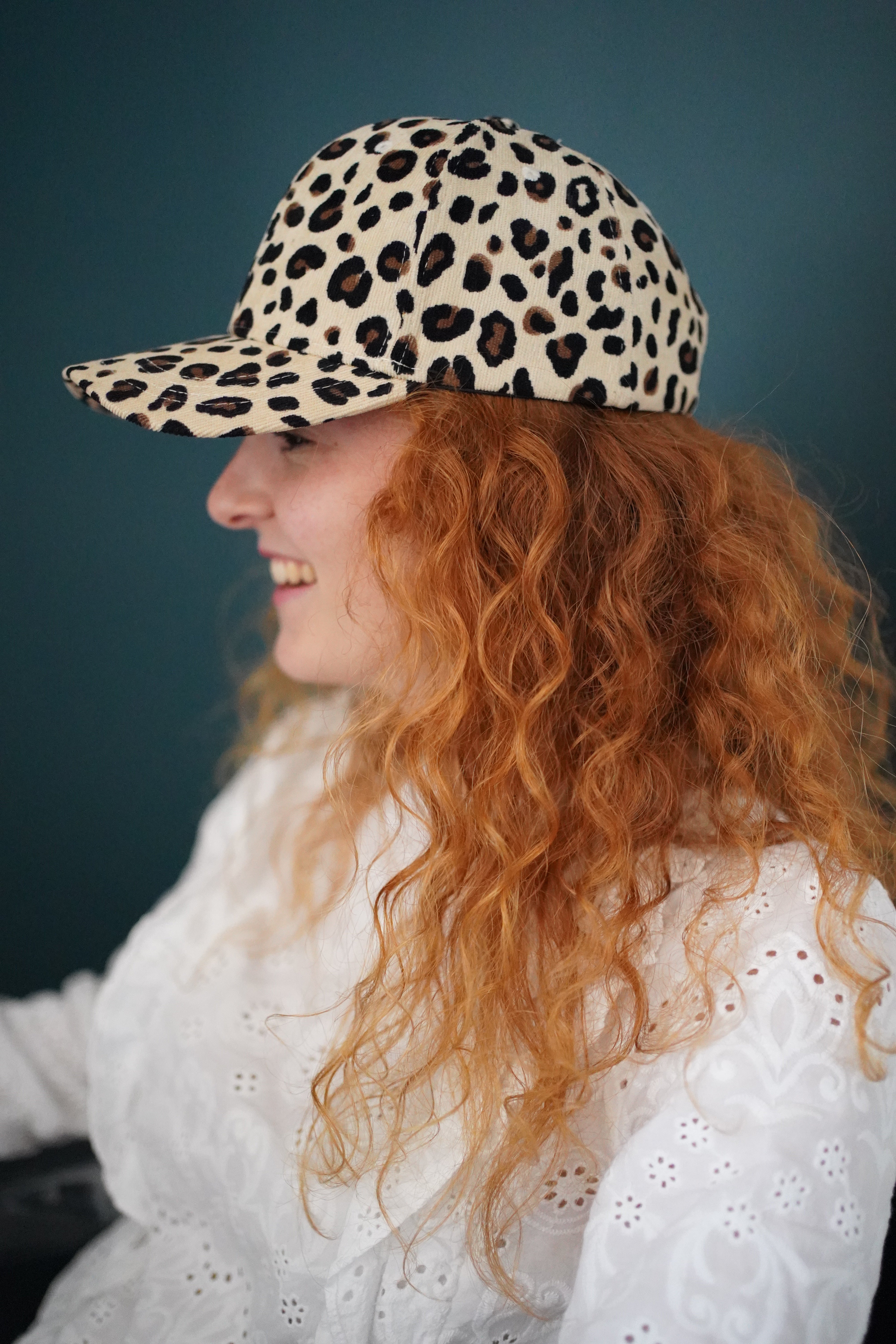 Casquette Léopard Beige en Velours Côtelé – Style & Confort