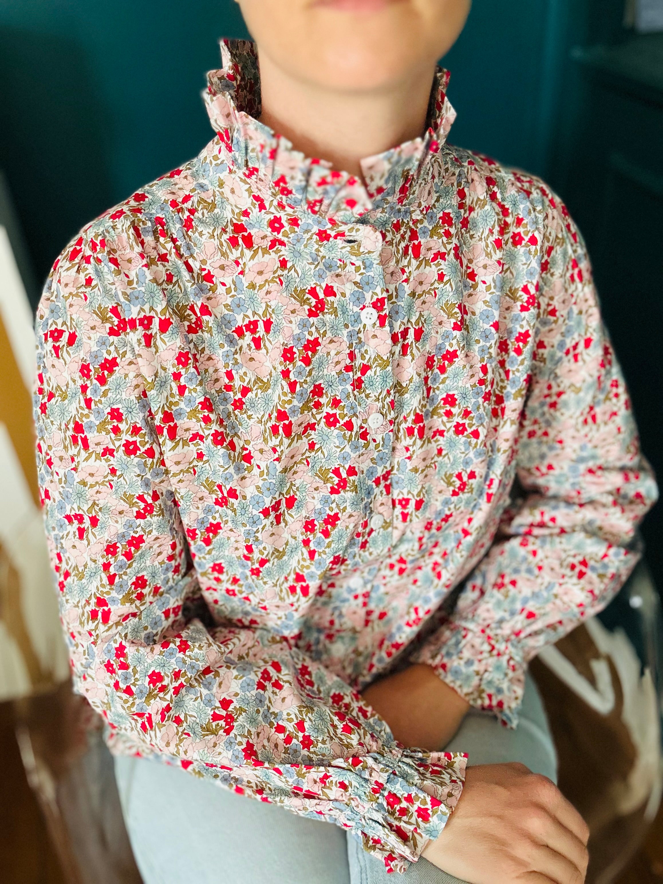 Chemise fleurie avec col victorien
